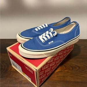 Vans Men's Classic Blue and White Sneakers